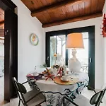 Casa Mauro E Roberta Zingaro *