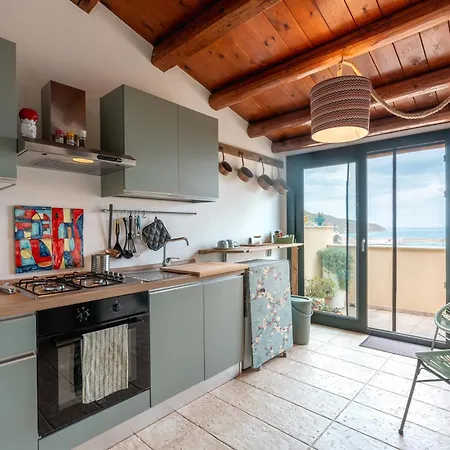 펜션 Casa Mauro E Roberta Zingaro 카스텔라마레델골포