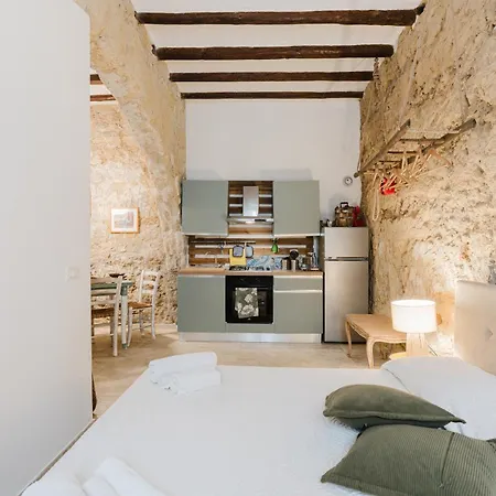 Casa Mauro E Roberta Zingaro بيت للعطل كاستيلاّماري ديل غو